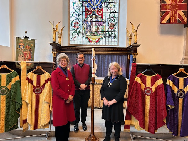 Strengthening Bonds: The Worshipful Company Of Constructors Generously Donates To St Lawrence Jewry
